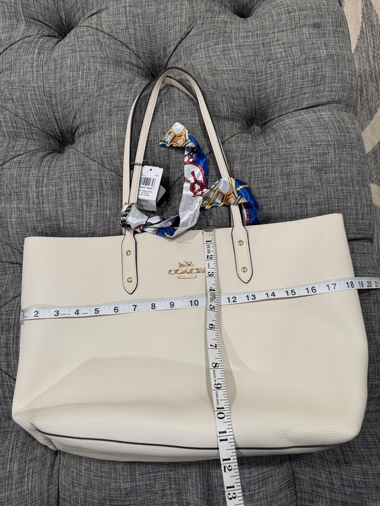 Coach Large Town Tote Chalk Pebbled Leather Off White Tote - Picture 17 of 17